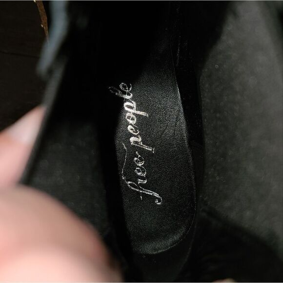 Free People Atlas Puffer Chelsea Ankle Boots NEW 7.5 - Picture 2 of 9